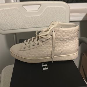 Leather cream Coach tennis. Barely worn, very comfortable. Taken good care of